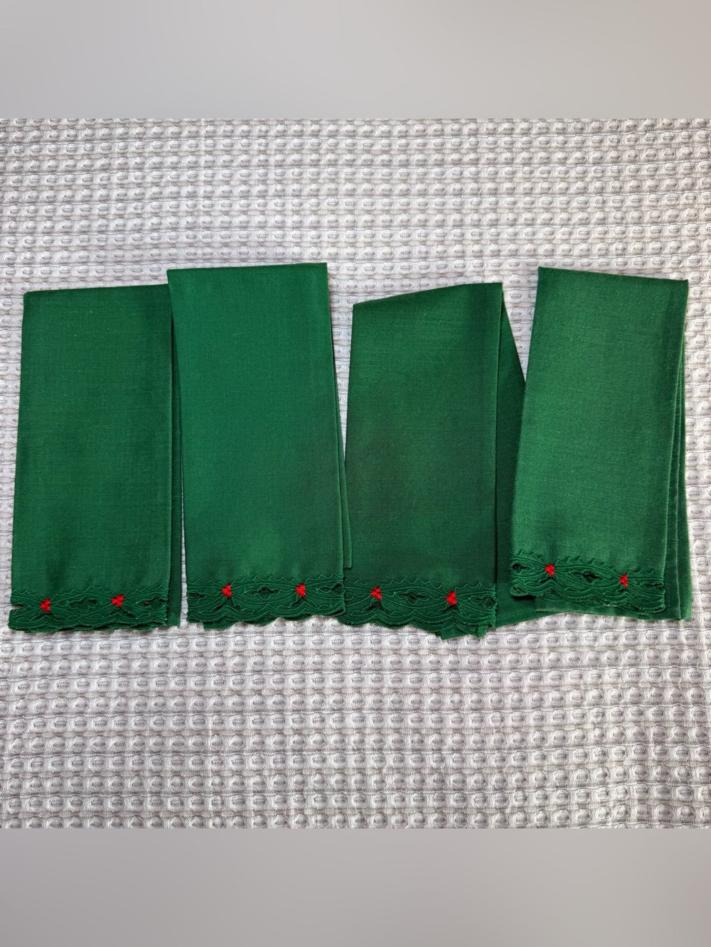 Lot of 4 Green cotton fabric napkins Christmas holiday holly floral berries